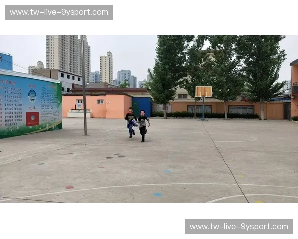 埃尔夫vs哈夫纳：一场跨越时代的智力与精神较量